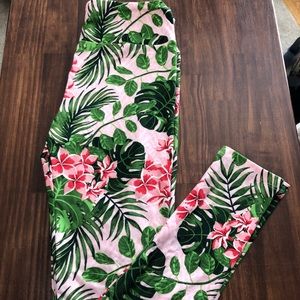 Tropical LuLaRoe leggings.